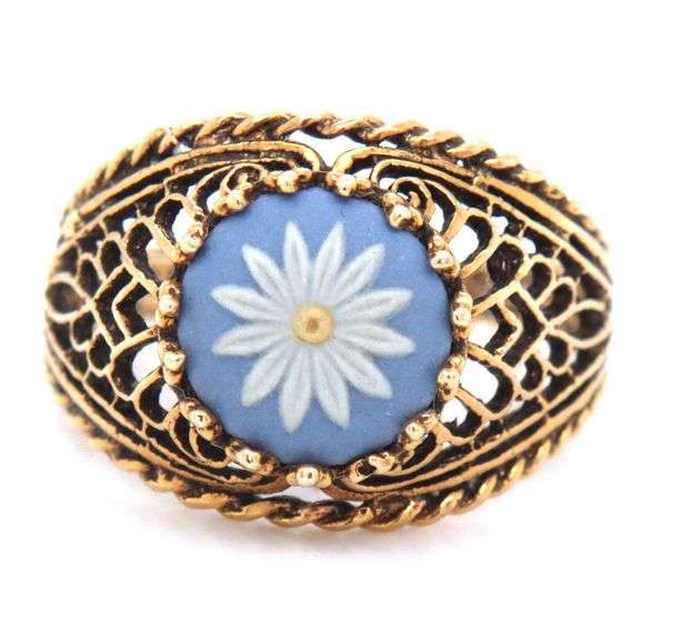 Sweet 14K YG Filigree Ring with Daisy