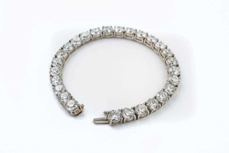 Exrtraordinary 27 CTTW Lab Diamond Tennis Bracelet