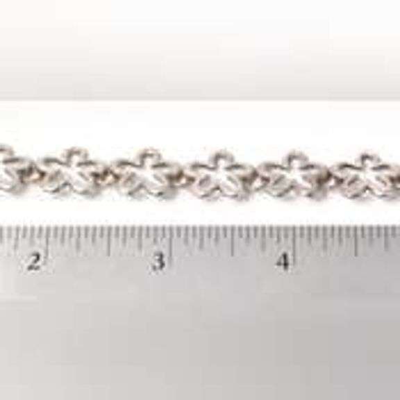 Flower Chain Link Bracelet in Sterling Silver.