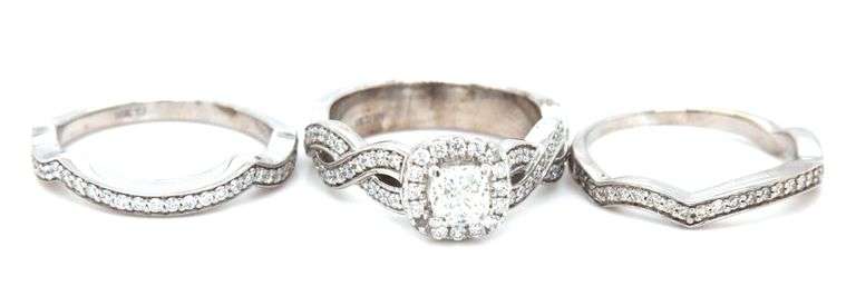 10kt White gold 0.50ct cushion cut and diamond halo wedding set