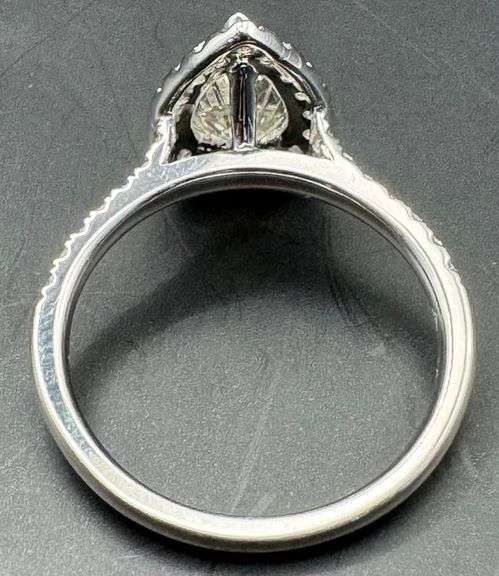 18K White Gold Pear Cut Diamond Ring of 2.46ct