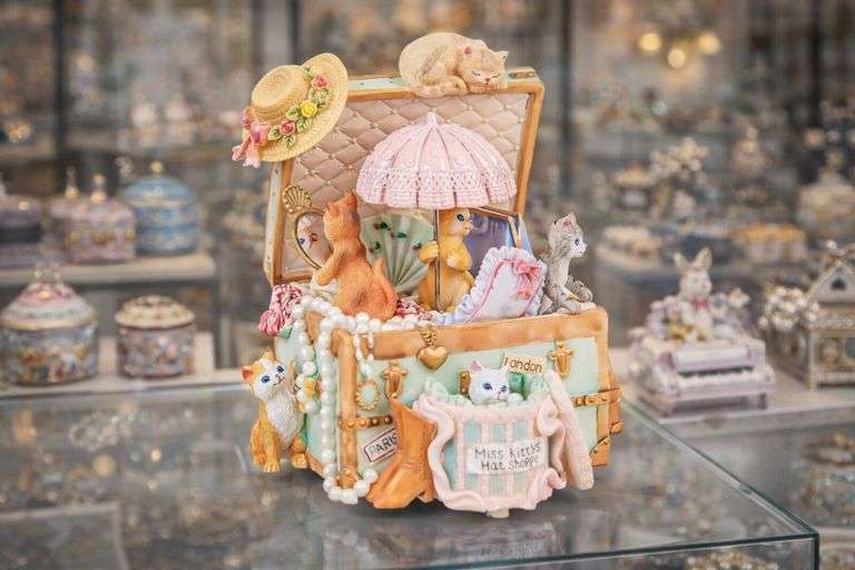 Cat Treasure Chest Music Box