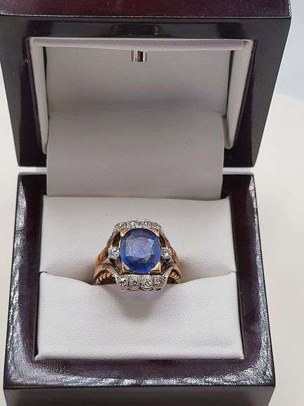 Elegant 18k Gold Sapphire Ring with Diamonds