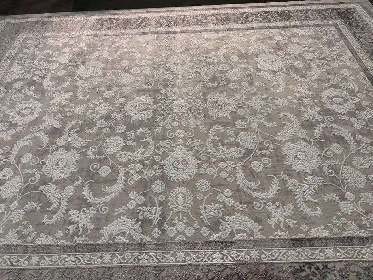 Magnificent Silky look Rug 8x11