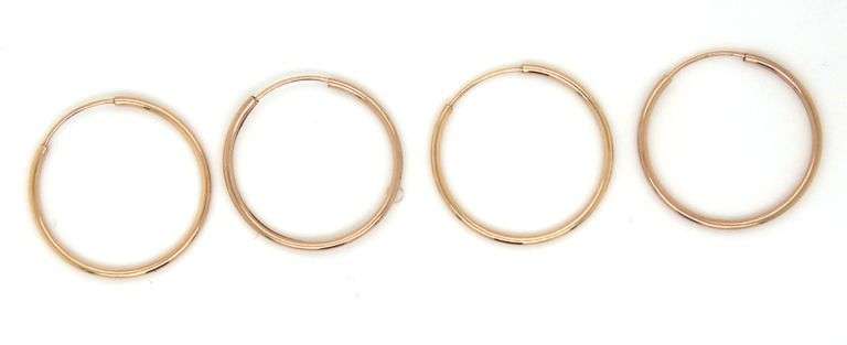 2 Pairs of 10kt Yellow gold hoop earrings