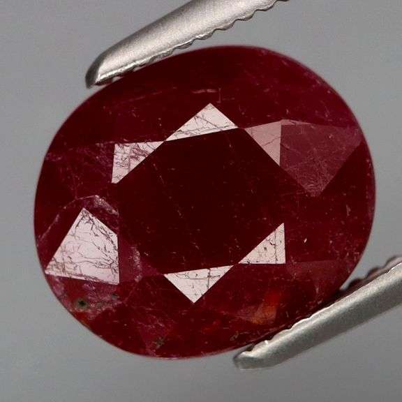 Simply stunning 3.98ct REAL untreated Ruby from Winza, Tanzania!