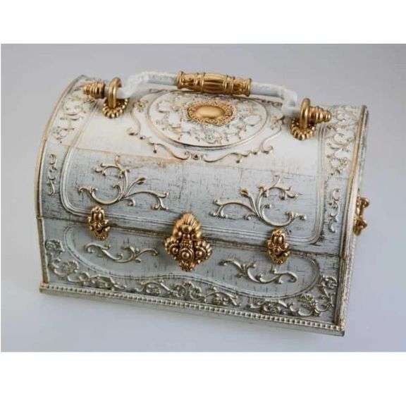 Jewelry Chest in Antique White