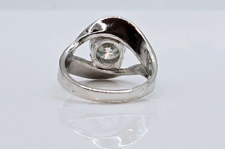 Sparkling  2.75 Ct VVs1 White Ice Blue Fire Moissanite Ring