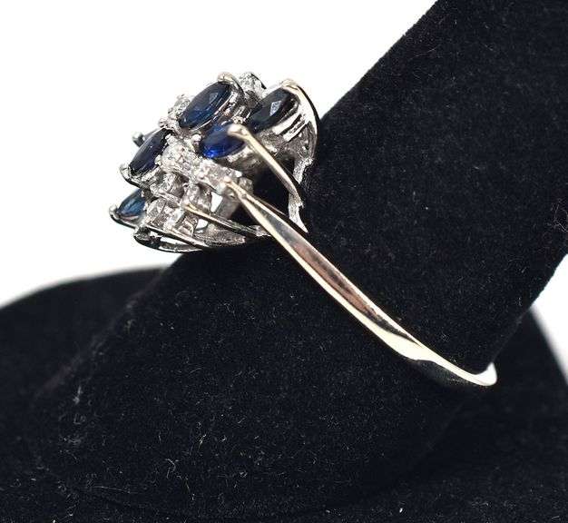 Sparkling 14K White Gold Blue Sapphire Gemstone and Diamond Ring