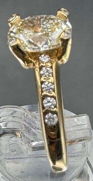 14K Yellow Gold Oval Cut Diamond Ring of 2.05 ct