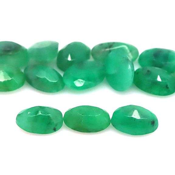 Rich emerald green 7.90ct 18pc Emerald set