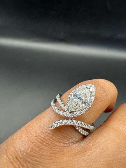 18K White Gold Marquise Cut Diamond Ring of 1.60ct