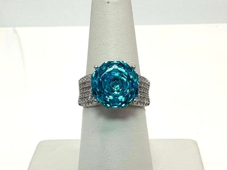 Stunning 14 kt White Gold Plate 5 Ct Rose Cut Simulated Paraiba Ring