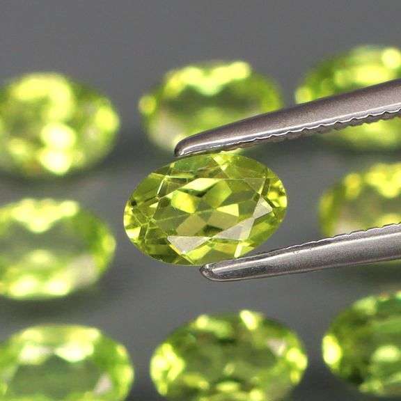 You've got sparkles for days in this 5.80ct Peridot set!