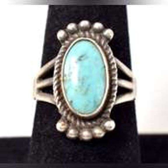 Turquoise Gemstone Ring in Sterling Silver.