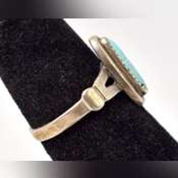 Turquoise Gemstone Ring in Sterling Silver.