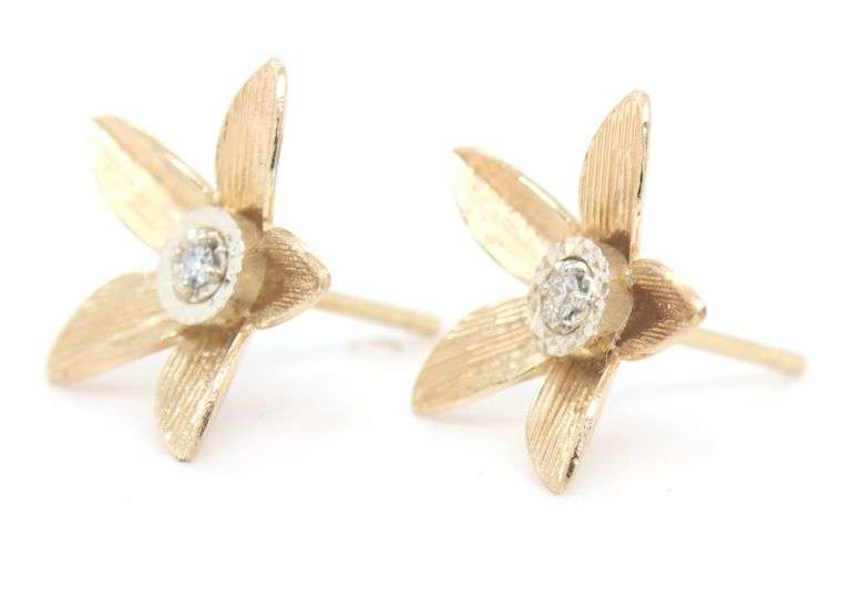 14kt Yellow gold two tone diamond accent flower earrings