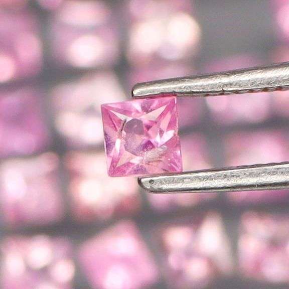 Radiant princess cut! 2.90ct pure pink Sapphire set!