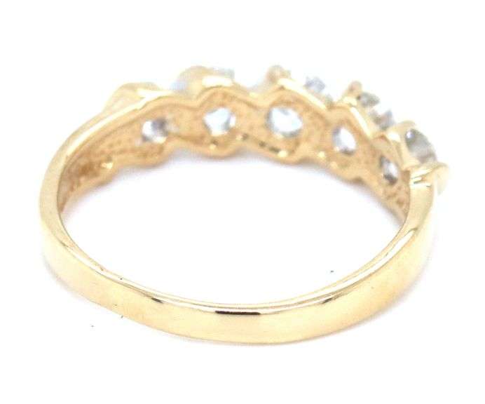 14kt Yellow gold 0.90ctw 5 stone diamond band