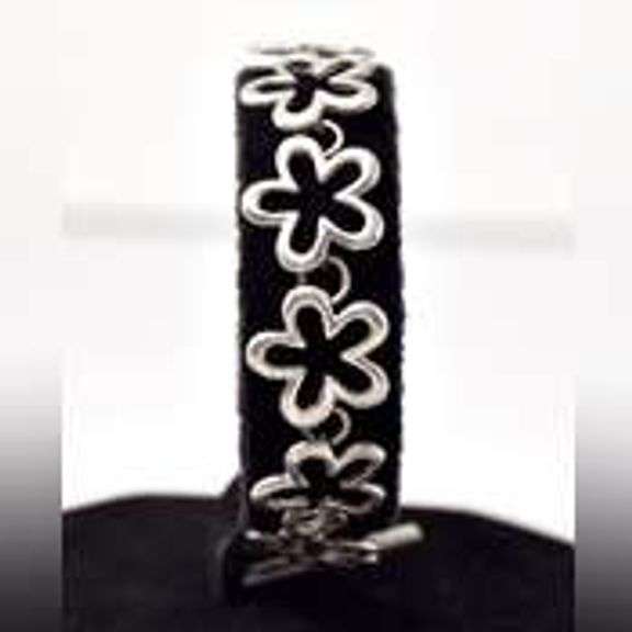 Flower Chain Link Bracelet in Sterling Silver.