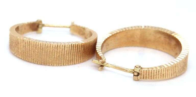 Nice Ridged 14K YG Nickel Sized Hoop Earrings