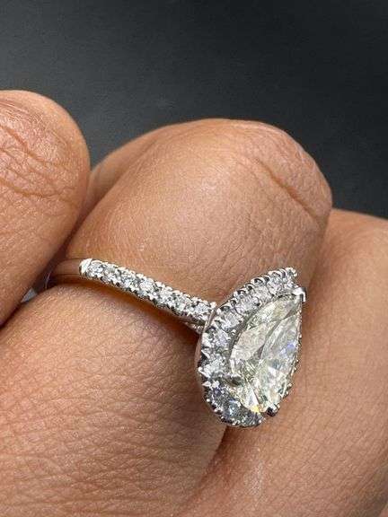 18K White Gold Pear Cut Diamond Ring of 2.46ct