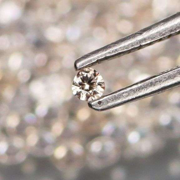 Diamond grade! Diamond white and champagne! Diamond cut! 2.70ct Zircon set!