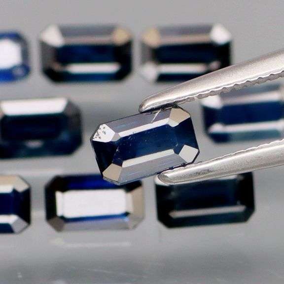 Deep royal blue! Heated only! 3.77ct Sapphire set!