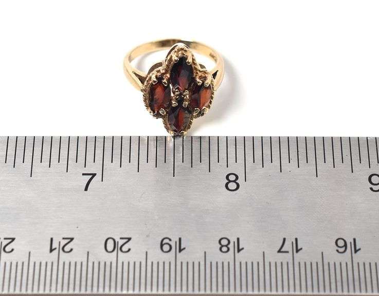 Gorgeous 10K Yellow Gold Red Garnet Gemstone Ring