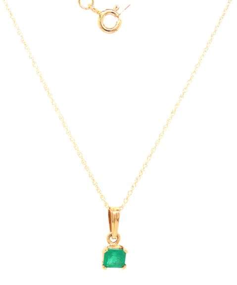 18kt Yellow gold 0.47ct square emerald pendant on chain