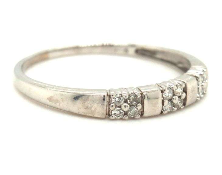 10kt White gold 0.12ctw diamond band