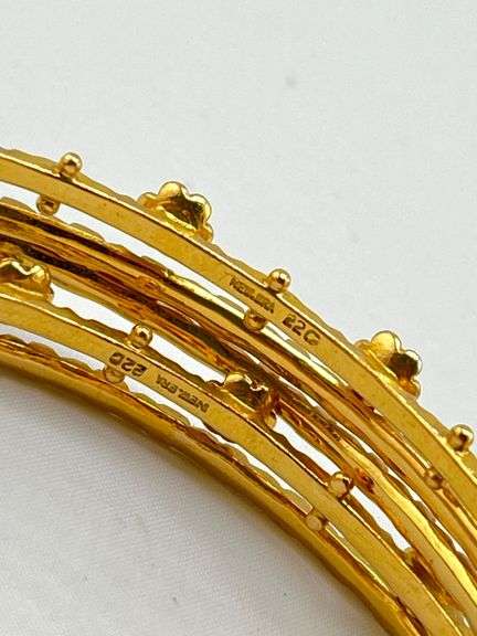 22KT Solid Yellow Gold Hand Made Set Of Five White Gold Flowe Design And Diamond Cut Finish Bangles