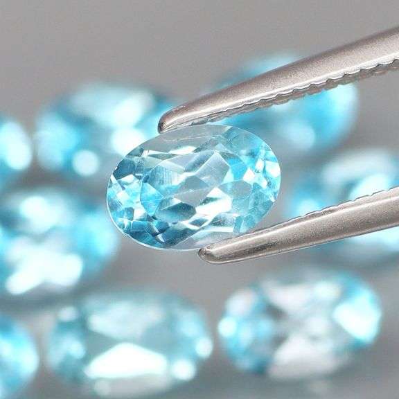 Matched! 10 piece 9.65ct sky blue Topaz set full of glittering flashing!
