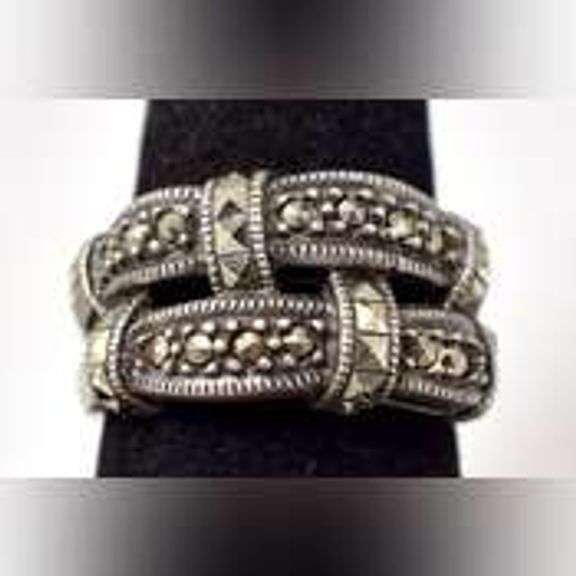 Marcasite Gemstone Ring in Sterling Silver.