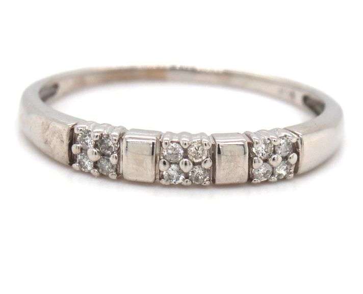 10kt White gold 0.12ctw diamond band