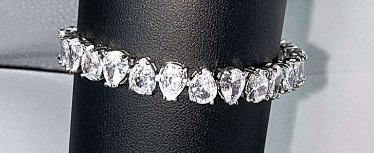 18 Kt White Gold Plated Huge 32.5 Ctw Lab Simulated Diamond Tennis Bracelet