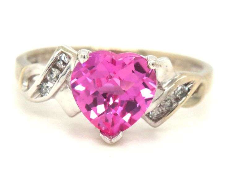 Feminine 10K WG Heart Shaped Pink Corundum Ring