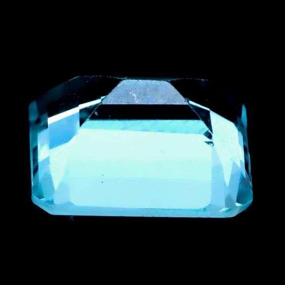 Stunning 5.70ct 11x9mm emerald cut sky blue Topaz