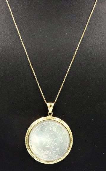 14kt Yellow gold Mother of pearl pendant in gold frame on box chain
