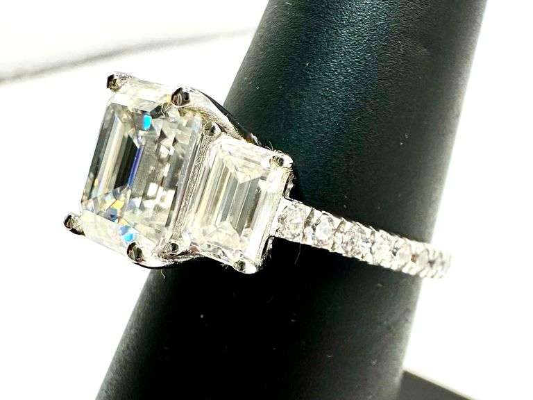 14 Kt White Gold Plate 5.5 Ct  VVs1 Emerald  Sparkling White Moissanite Ring