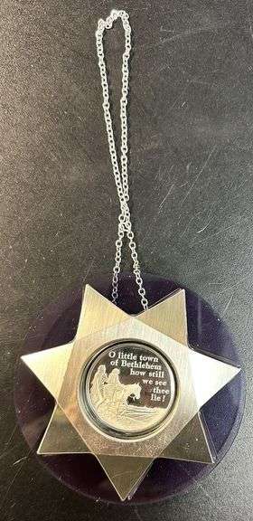 Solid Sterling Silver 1975 Franklin Mint Christmas Ornament. Custom box