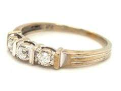 Cute 10K WG 3 Diamond Band