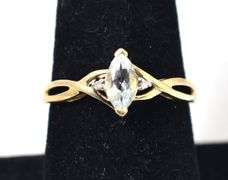 Beautiful 10K Yellow Gold Aquamarine Gemstone Ring