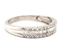 10kt White gold round brilliant cut and baguette diamond band