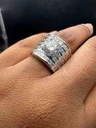 18K White Gold Round Brilliant Cut Diamond Ring of 6.90ct