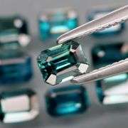 Stunning heated only 2.97ct blue and teal Sapphire set