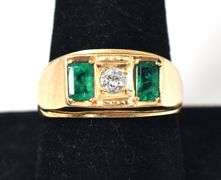 Marvelous 18k Yellow Gold Approx. 0.19CTS Diamond and Emerald Men's Ring
