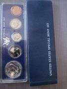 Collection of four 5c 2004 and 2005, one set of US special mint set