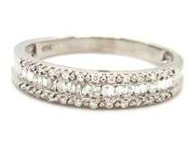 10kt White gold round brilliant cut and baguette diamond band
