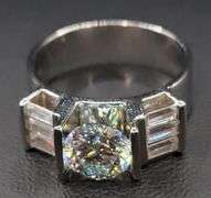 Sparkling 2.5 Ct VVs1 White Fire Moissanite Ring